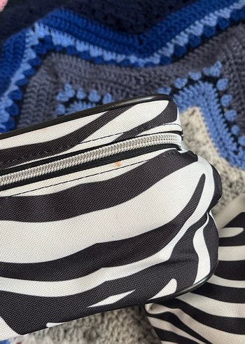 Diğer Fermuarlı Zebra Desenli Kadın Makyaj Çantası