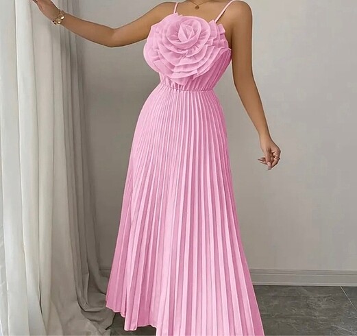 Pembe elbise