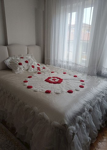 İşlemeli Beyaz Yatak Örtüsü - Görsel 3