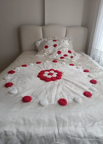 İşlemeli Beyaz Yatak Örtüsü - Görsel 2