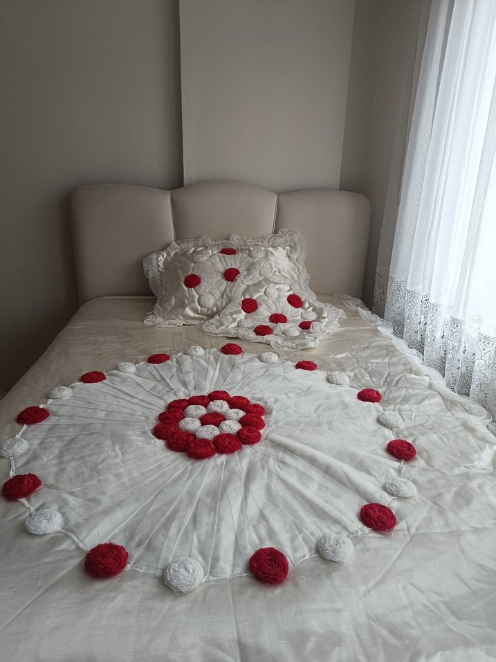 İşlemeli Beyaz Yatak Örtüsü - Görsel 4