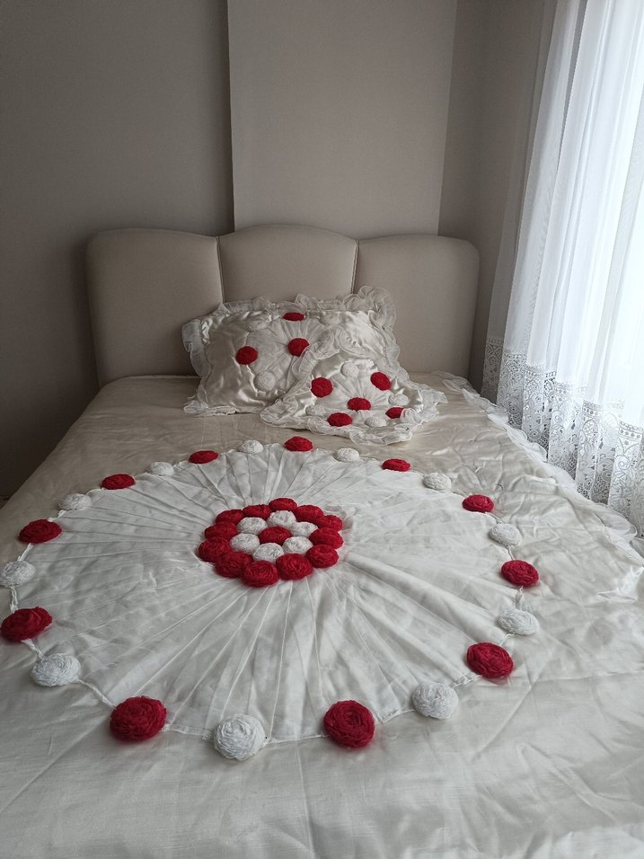 İşlemeli Beyaz Yatak Örtüsü - Görsel 5