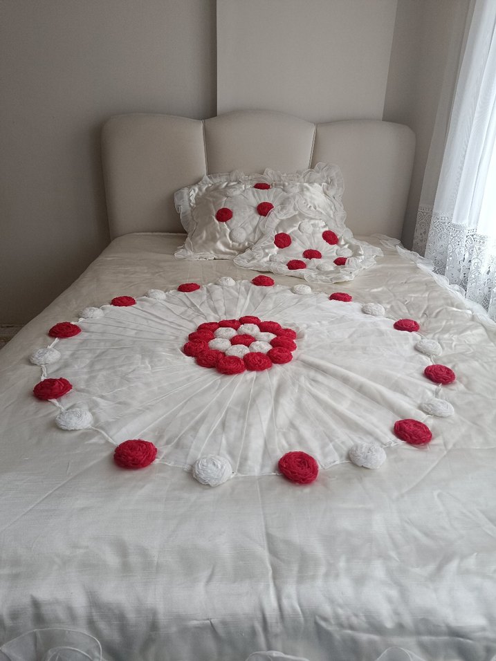 İşlemeli Beyaz Yatak Örtüsü - Görsel 2