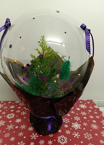 Balon içinde çiçek konsepti 