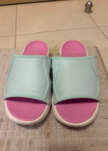 35 Beden Kız Çocuk Pudra Pembe Tokalı Terlik