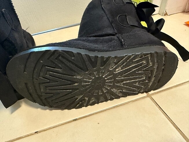 35 Beden siyah Renk Kız çocuğu ugg model çizme