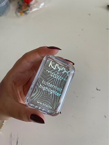 Nyx buttermelt highlighter