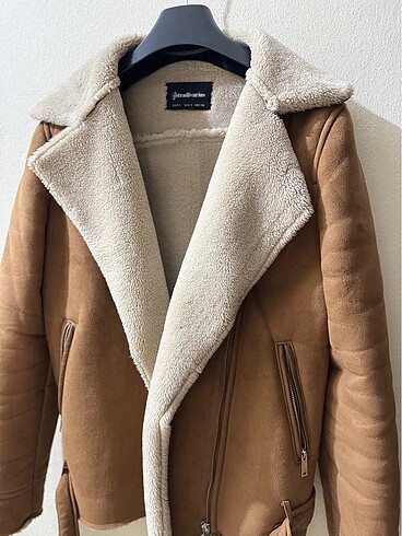 Stradivarius tüylü mont