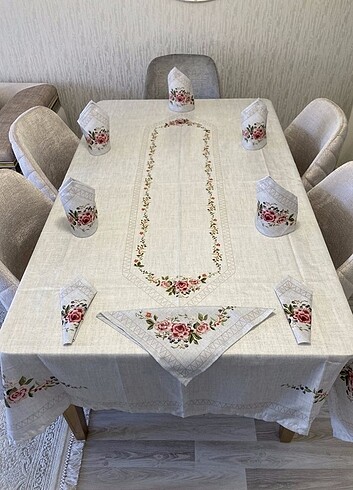 160/220 cm dertsiz leke tutmaz. 8 adet peçeteli masa örtüsü. 