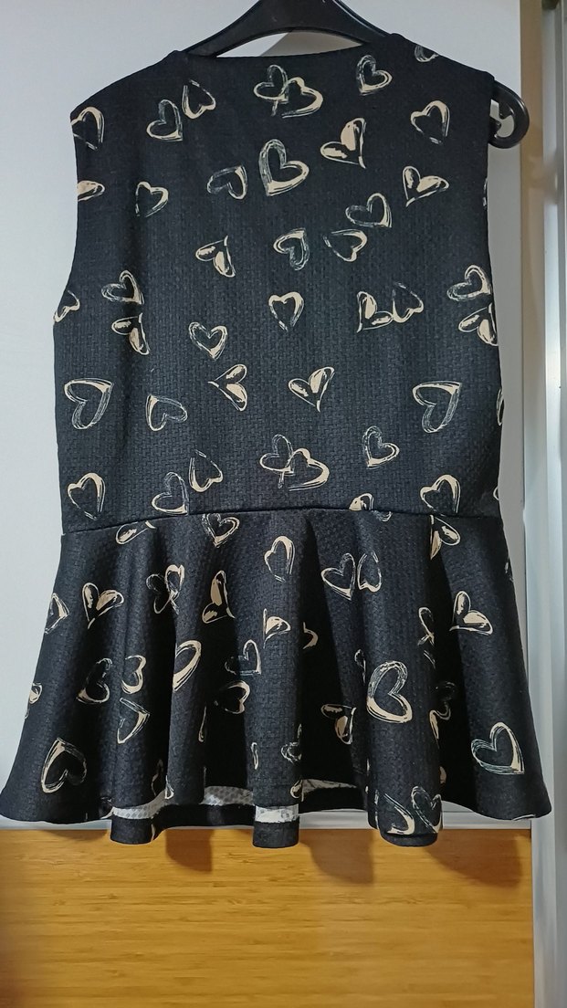 Siyah Kalp Desenli Kolsuz Bluz - Görsel 2