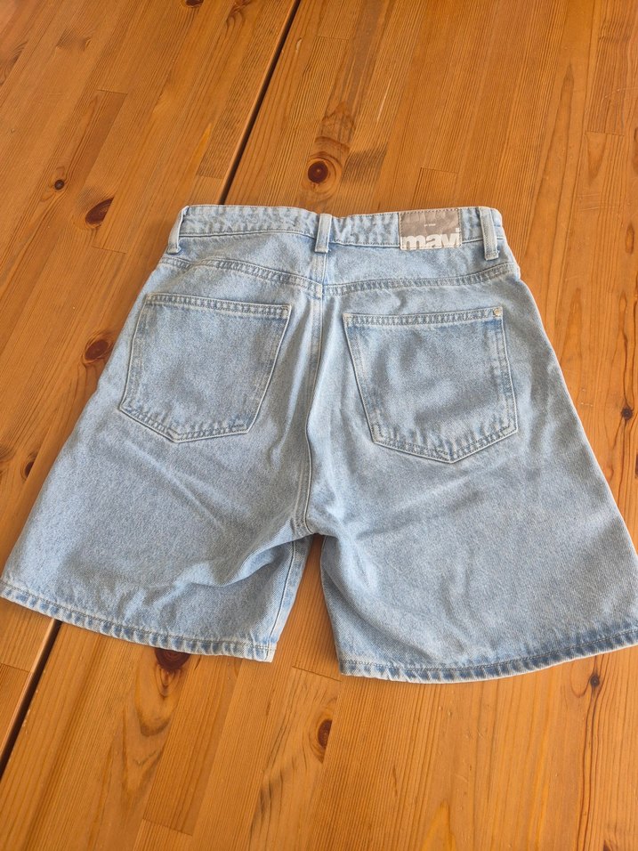 Açık mavi geniş kesim jean şort - Görsel 2