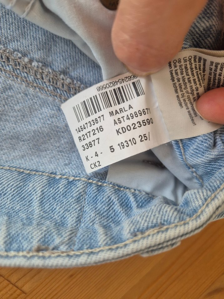 Açık mavi geniş kesim jean şort - Görsel 4