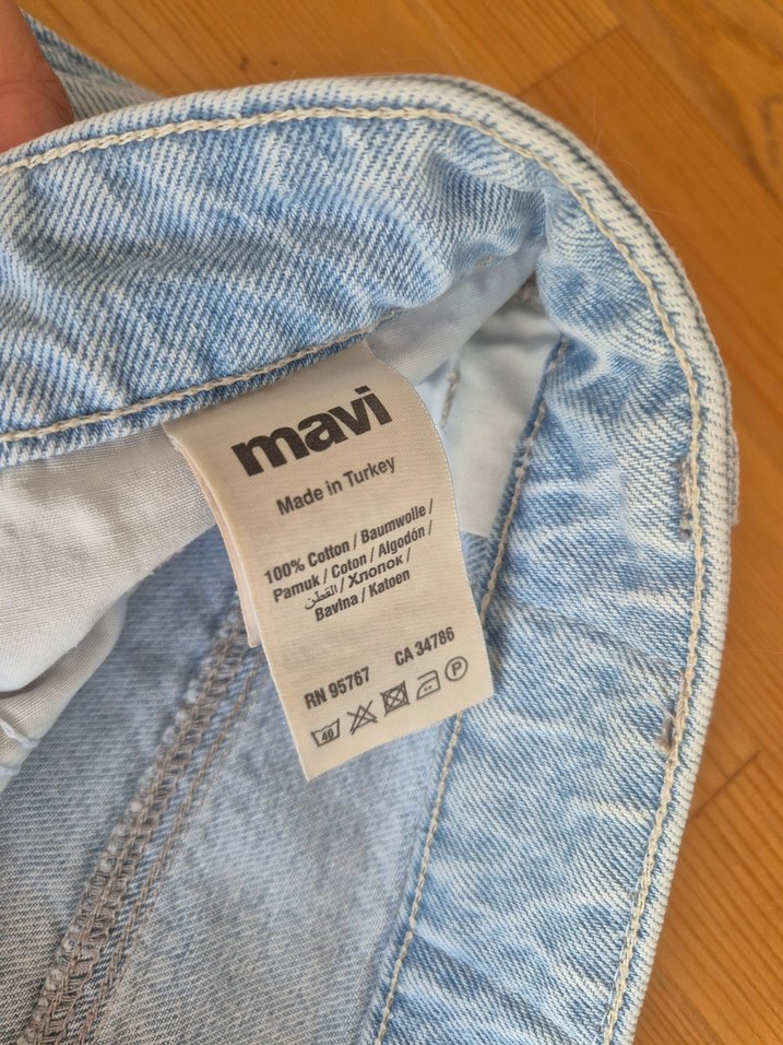 Açık mavi geniş kesim jean şort - Görsel 3