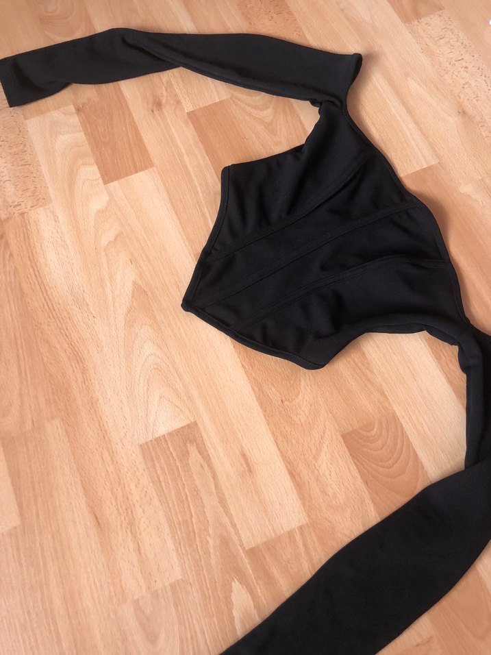 Siyah omuz açık uzun kollu crop - Görsel 2