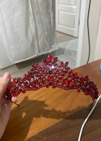 Kırmızı Parlak Kristal Taç