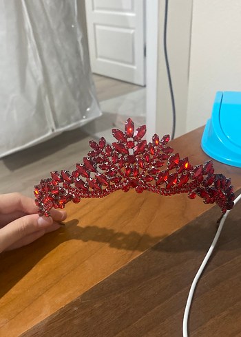 Accessorize Kırmızı Parlak Kristal Taç