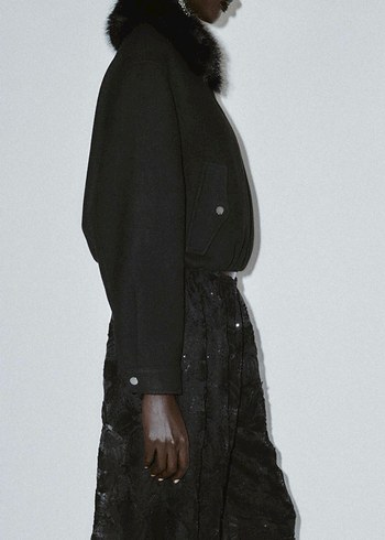 Siyah Kürklü Kadın Ceket - Görsel 3