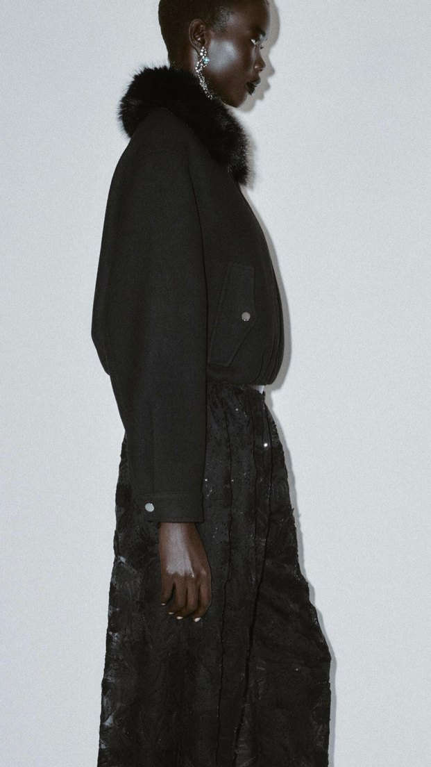 Siyah Kürklü Kadın Ceket - Görsel 3