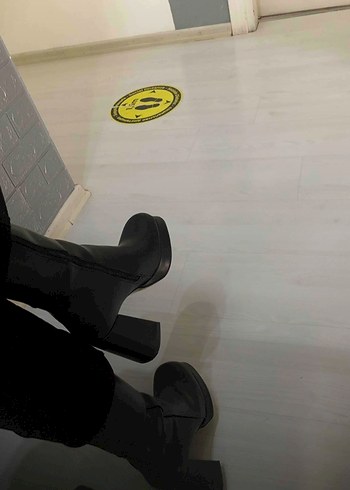 Zara Siyah topuklu küt burunlu çizme - Görsel 3