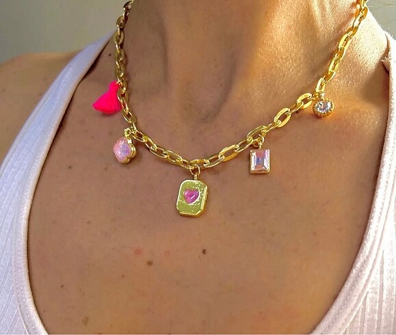 Gold Renk Kalpli Charm Kadın Kolye