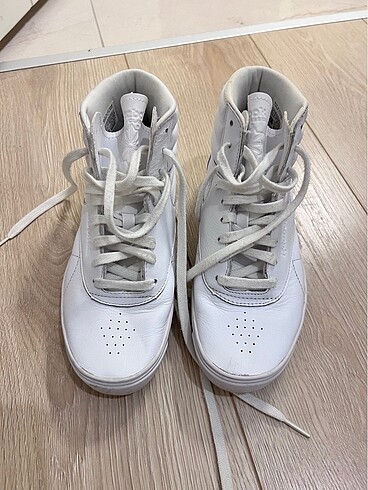 Reebok Spor bot