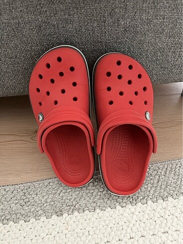 34 Beden kırmızı Renk Crocs terlik