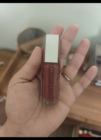 FENTY BEAUTY GLOSS BOMB RİRİ