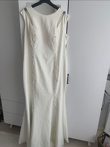 Beyaz başlık model elbise
