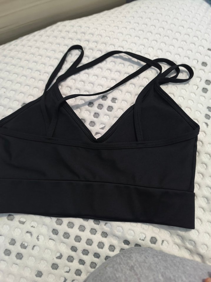 Siyah Spor Sütyeni Çapraz Askılı - Görsel 2