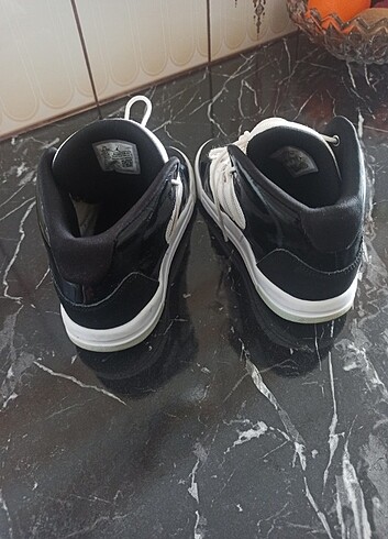 34 Beden beyaz Renk Nike cocuk
