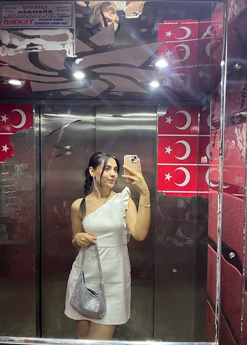 Diğer Beyaz Drapeli Tek Omuz Mini Elbise