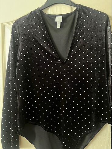 H&M Kadife gögüs dekolteli taşlı body