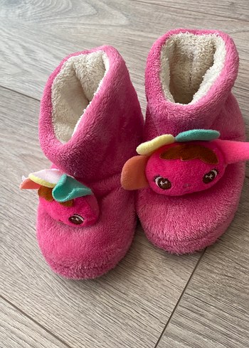 Kız Çocuk Renkli Nakışlı Sıcak Ev Terliği