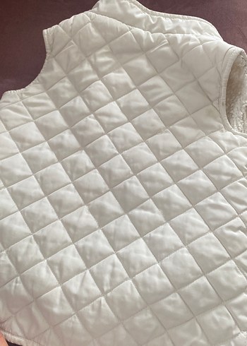 Beyaz Düğmeli Kız Çocuk Yeleği - Görsel 3