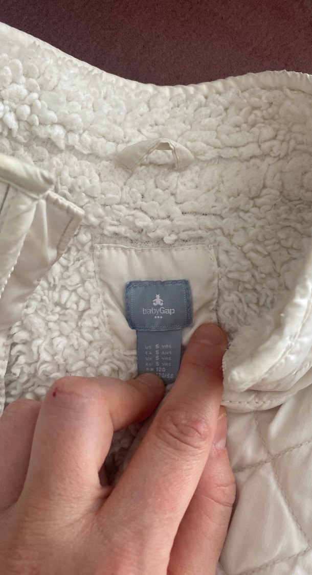 Beyaz Düğmeli Kız Çocuk Yeleği - Görsel 2