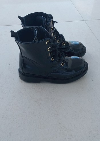H&M Parlak Siyah Kız Çocuk Bot