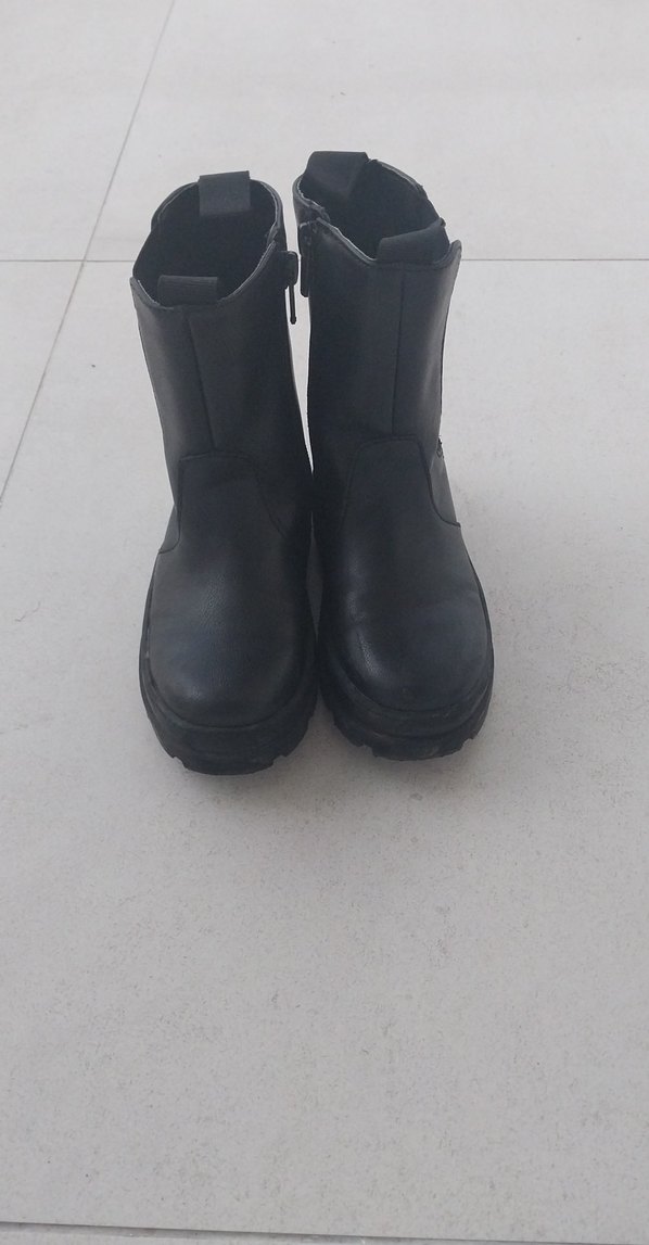 Siyah kız çocuk bot - Görsel 2