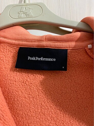 s Beden peak performance turuncu hırka