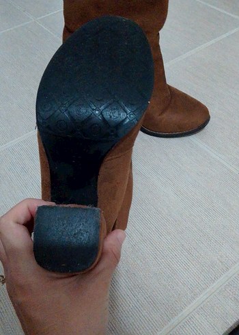 Kahverengi Süet Tokalı Kadın Dizaltı Bot - Görsel 4