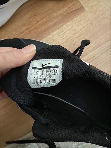 35,5 Beden Nike spor ayakkabı