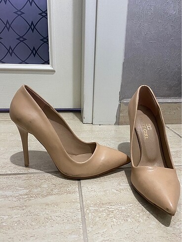 Nude stiletto