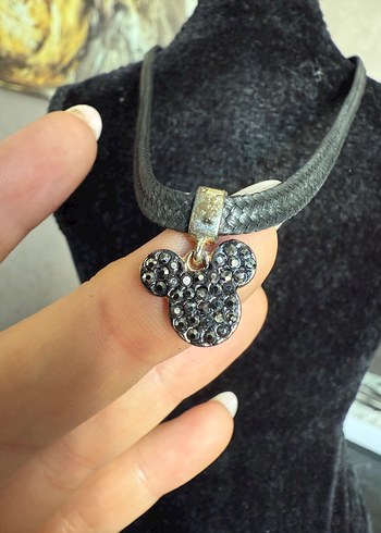 Zara Gri Pullu Yılan Desenli Gotik Kolye