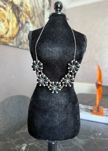 Nakış İşlemeli Siyah Gotik Boncuklu Kolye