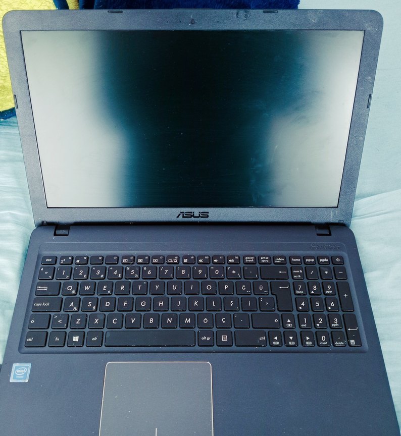 Siyah Asus Laptop - Görsel 2