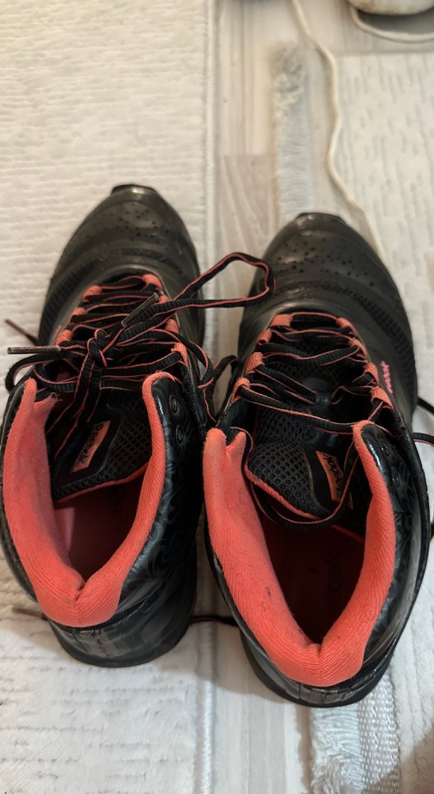 Reebok Siyah-Kırmızı Spor Ayakkabı Almanyadan geldi orjinal — görsel 3/3