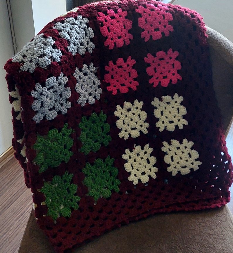 Renkli Desenli El Örgüsü Battaniye - Görsel 2