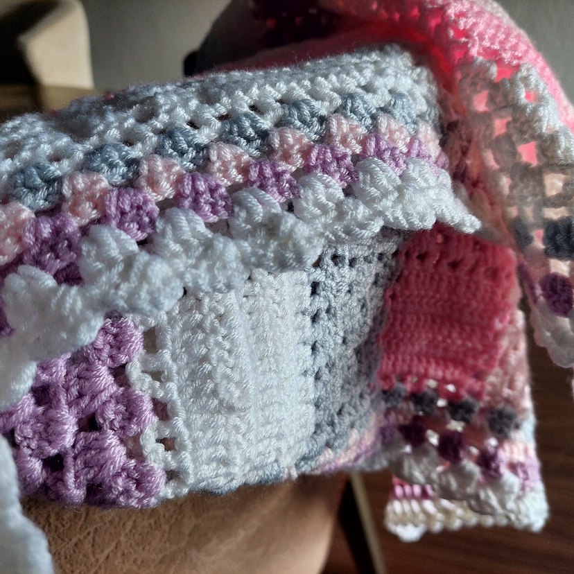 Çok Renkli Örgü Bebek Battaniyesi - Görsel 2