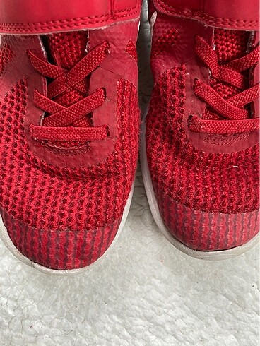 32 Beden kırmızı Renk Orijinal Nike Spor Ayakkabı 32 Numara Unisex