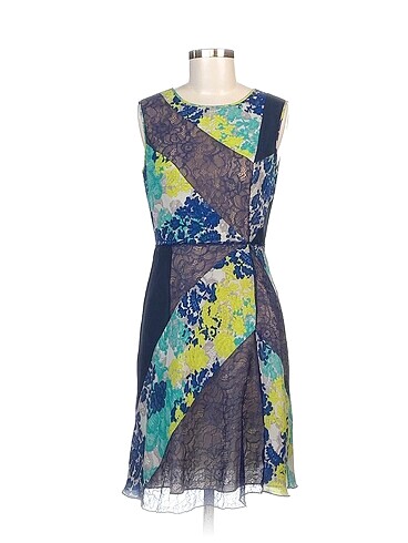 BCBG Maxazria Kısa Elbise %70 İndirimli.