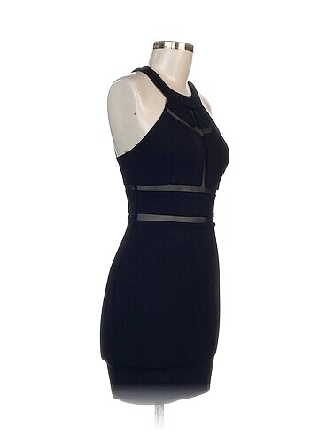 Guess Guess Kısa Elbise %70 İndirimli.